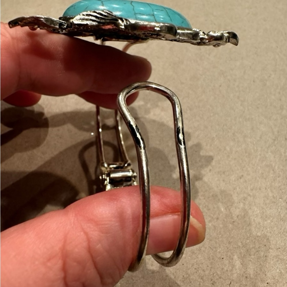 Vintage Southwestern Style Silver Tone Faux Turquoise Floral Cuff Bracelet - Picture 5 of 6